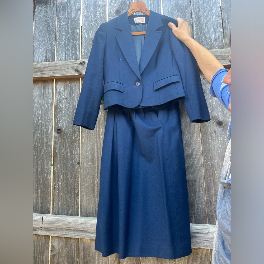 Vintage women’s Navy Blue Wool Petit Pendleton Suit Jacket & Skirt XS Portland
